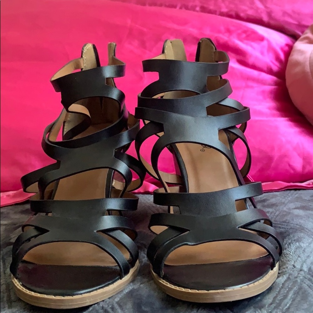 Heels - Picture 2 of 3